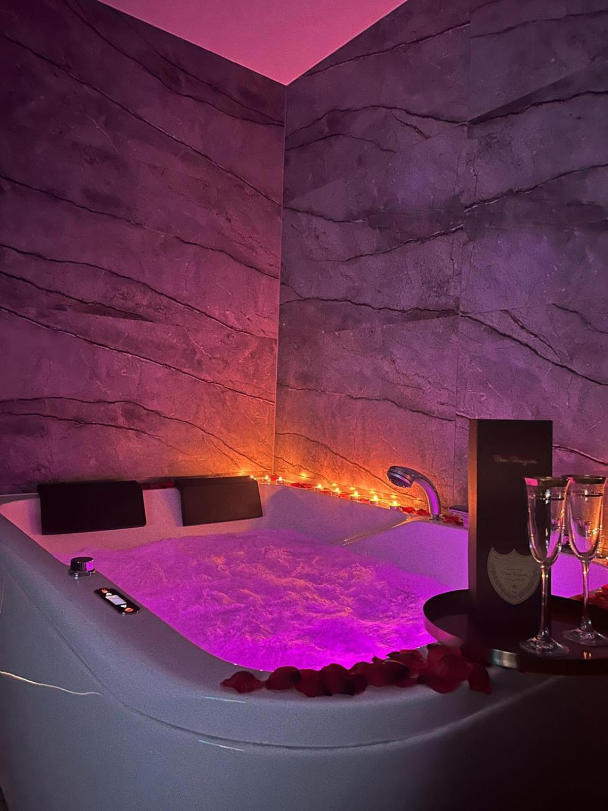 Apartament Z Jacuzzi Klimatyzacja Prywatny Parking Radom Eksteriør billede