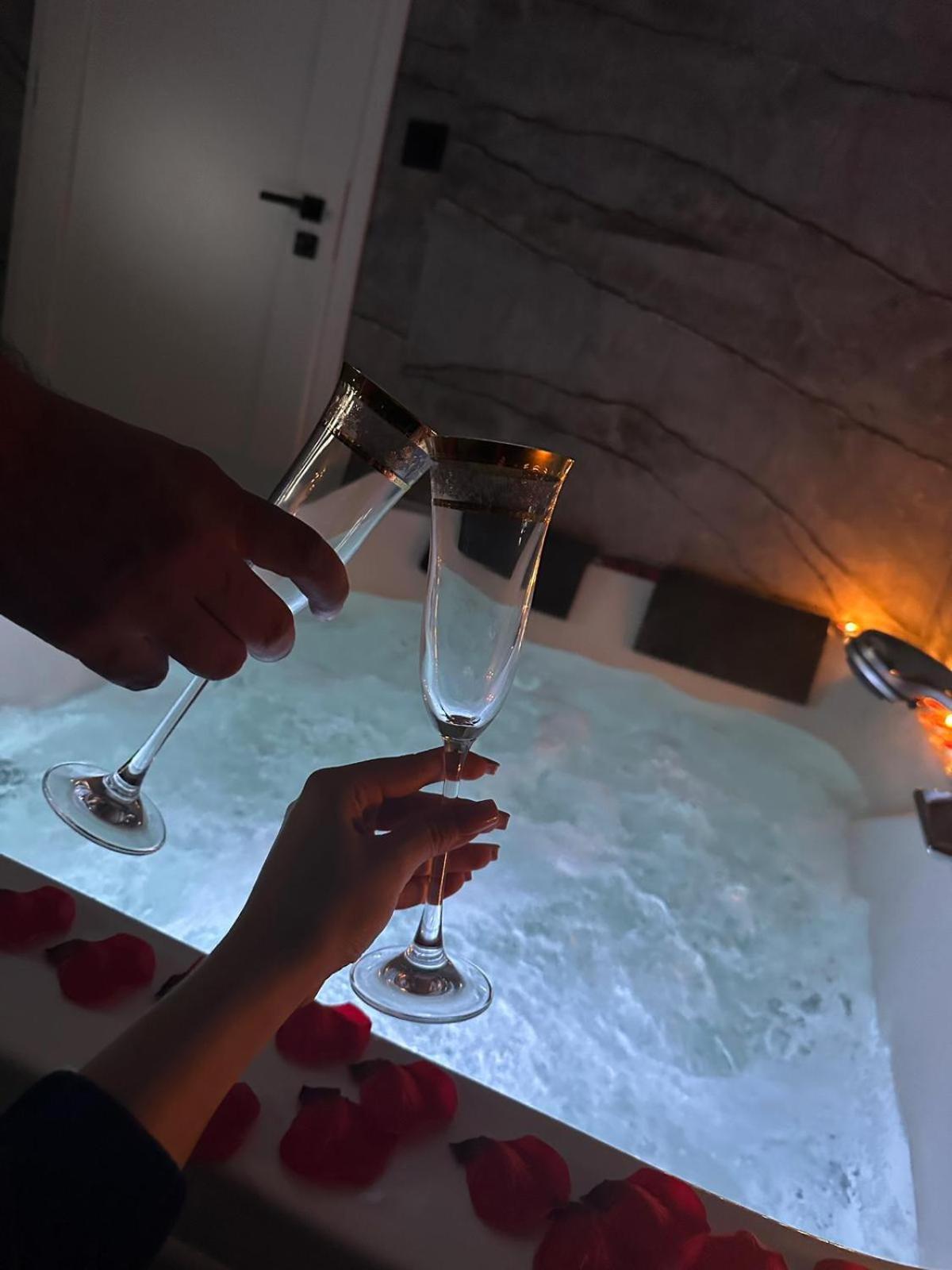 Apartament Z Jacuzzi Klimatyzacja Prywatny Parking Radom Eksteriør billede